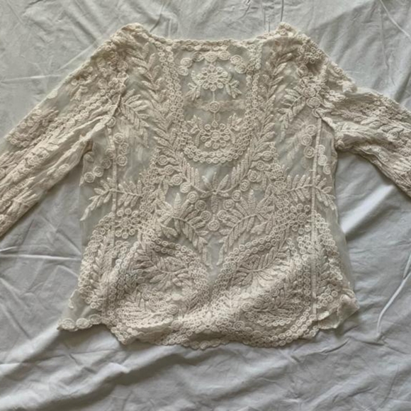 Off-White lace top size S/M - Picture 2 of 2